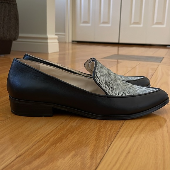 Pointed toe black loafer flats, black & white pattern. BCBGeneration, size 8 1/2 - Picture 2 of 3